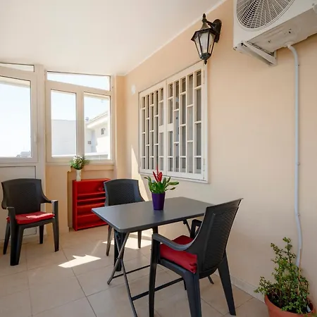 Guesthost - Dimora Dall'alto 公寓 *