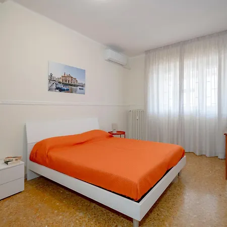 Guesthost - Dimora Dall'alto Appartamento *