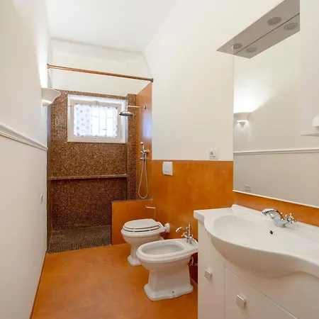 Guesthost - Dimora Dall'alto *